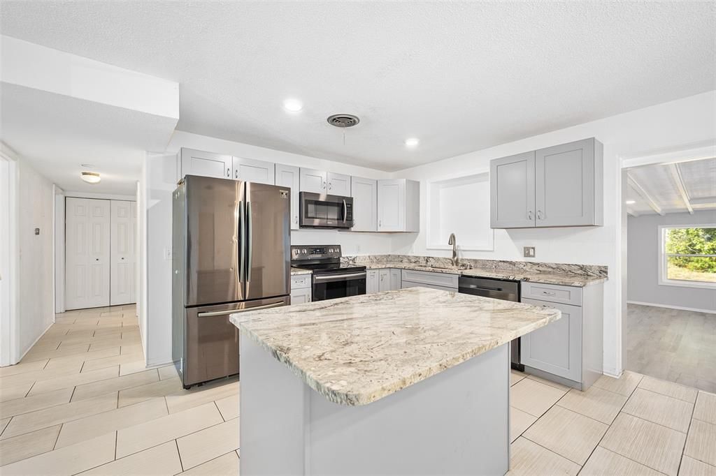 For Sale: $350,000 (3 beds, 2 baths, 1056 Square Feet)