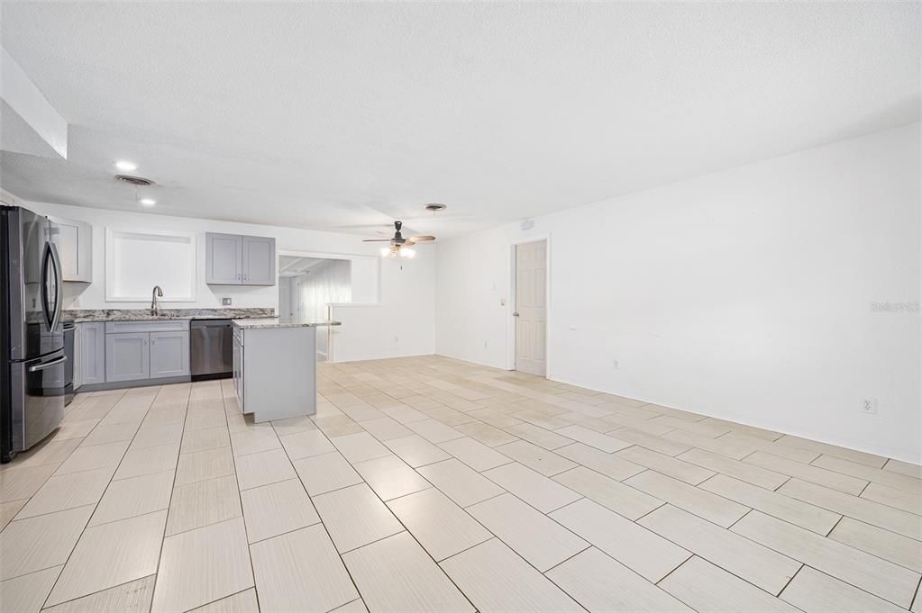 For Sale: $350,000 (3 beds, 2 baths, 1056 Square Feet)