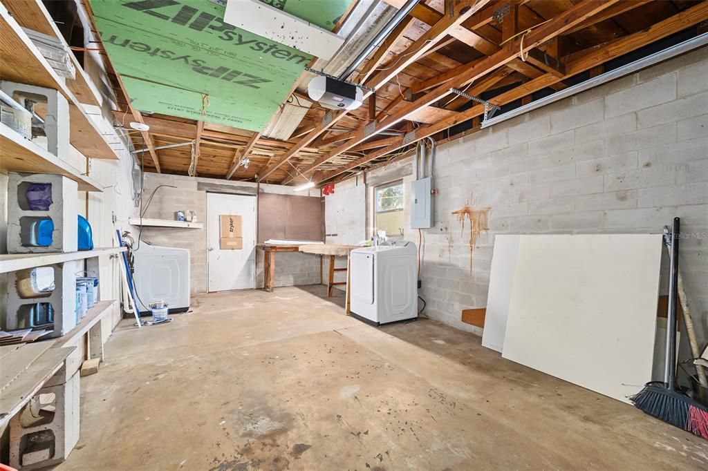 For Sale: $350,000 (3 beds, 2 baths, 1056 Square Feet)