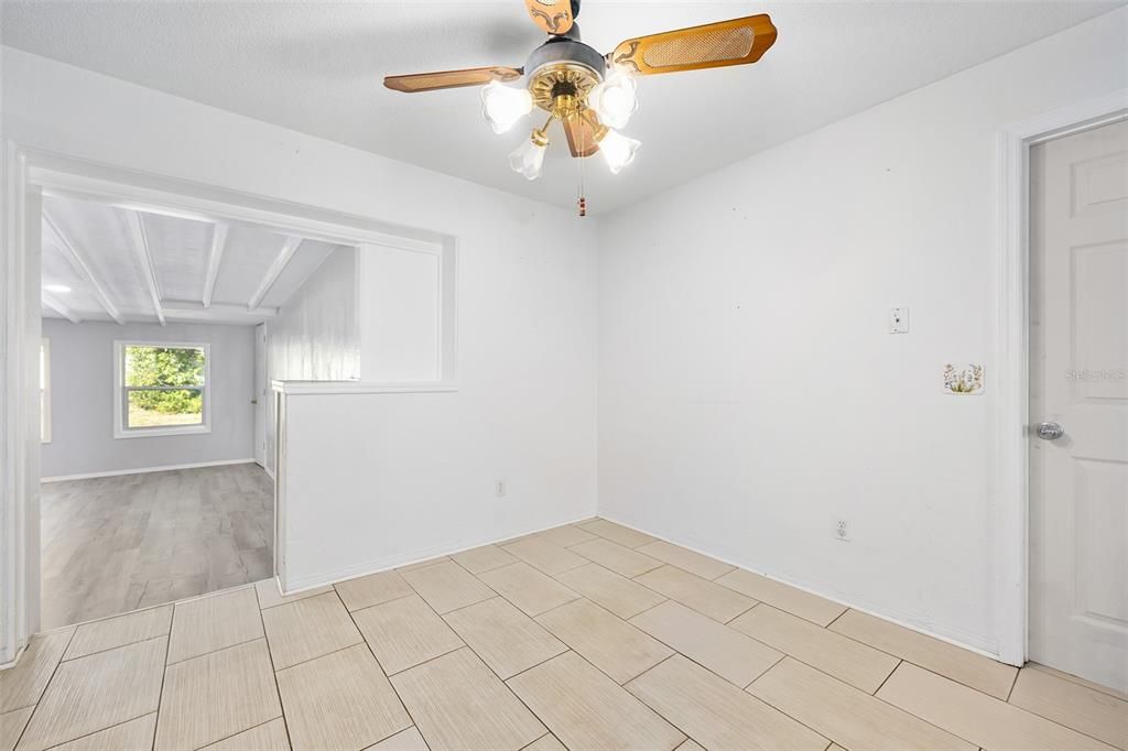 For Sale: $350,000 (3 beds, 2 baths, 1056 Square Feet)