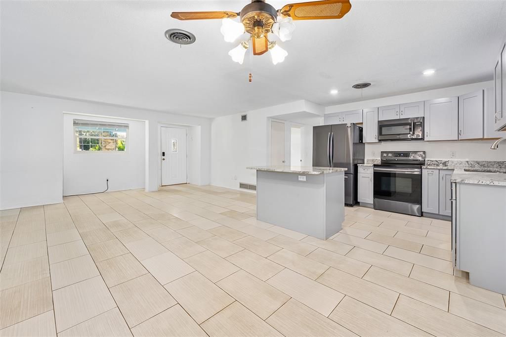 For Sale: $350,000 (3 beds, 2 baths, 1056 Square Feet)