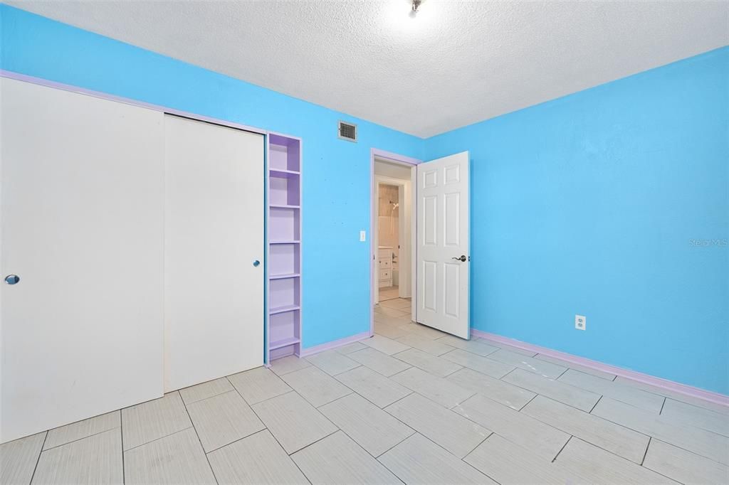 For Sale: $350,000 (3 beds, 2 baths, 1056 Square Feet)