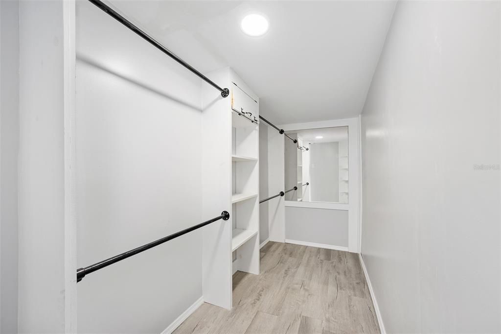 For Sale: $350,000 (3 beds, 2 baths, 1056 Square Feet)