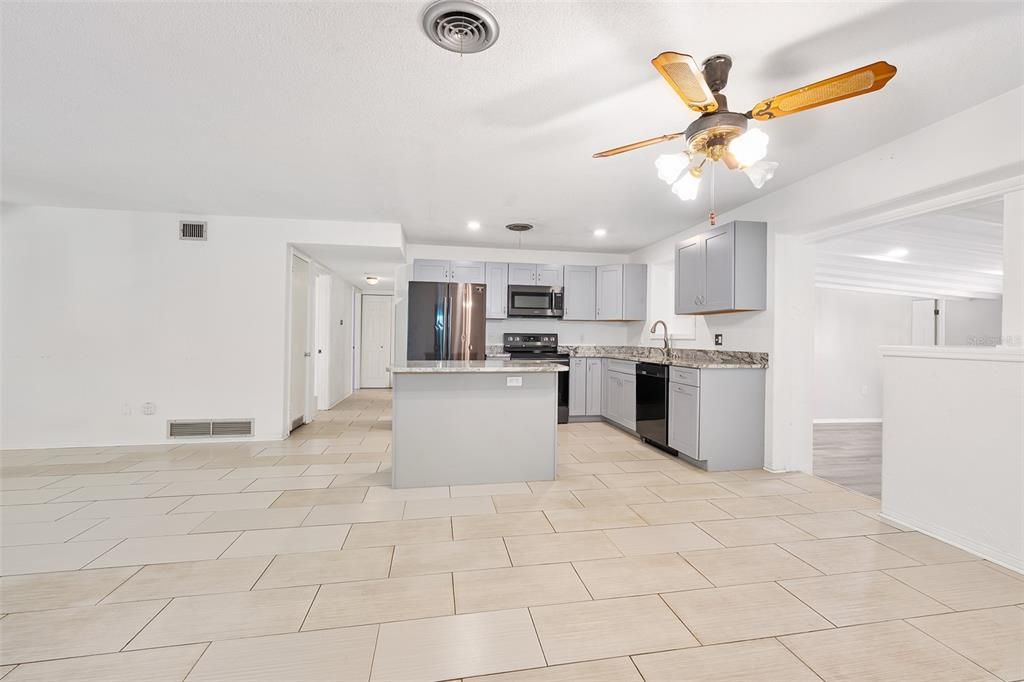 For Sale: $350,000 (3 beds, 2 baths, 1056 Square Feet)