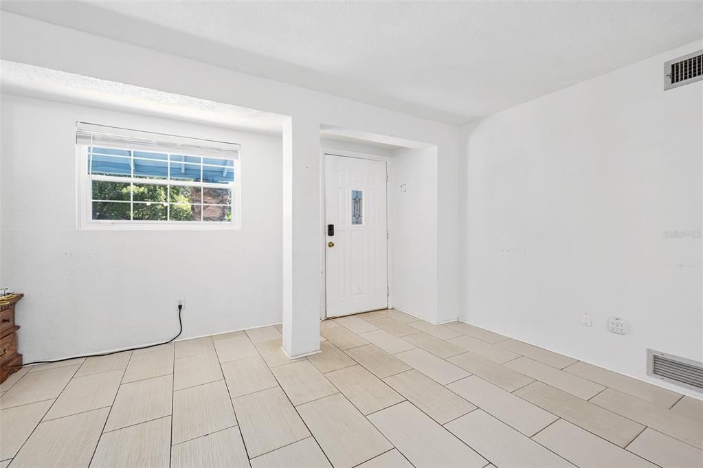 For Sale: $350,000 (3 beds, 2 baths, 1056 Square Feet)