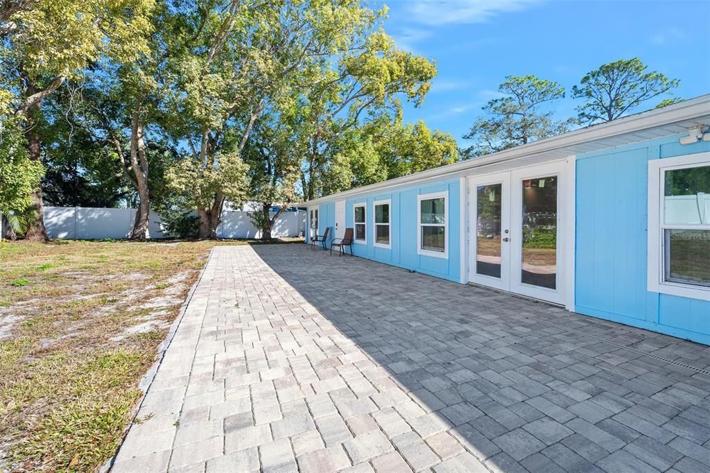 For Sale: $350,000 (3 beds, 2 baths, 1056 Square Feet)