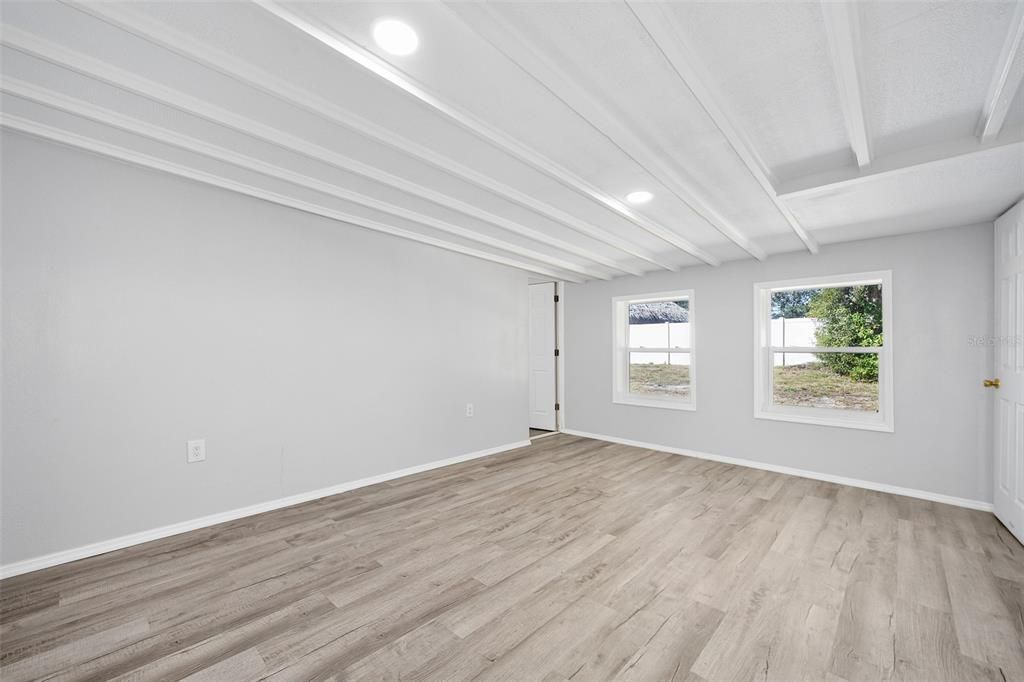 For Sale: $350,000 (3 beds, 2 baths, 1056 Square Feet)