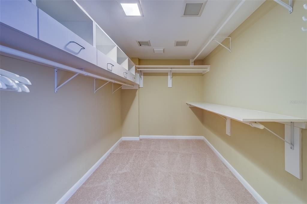 出租: $6,800 (4 贝兹, 3 浴室, 3167 平方英尺)