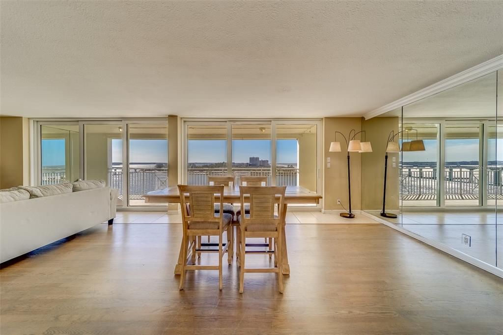 出租: $6,800 (4 贝兹, 3 浴室, 3167 平方英尺)