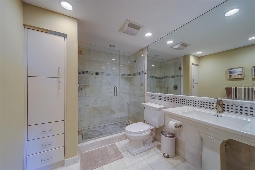 出租: $6,800 (4 贝兹, 3 浴室, 3167 平方英尺)