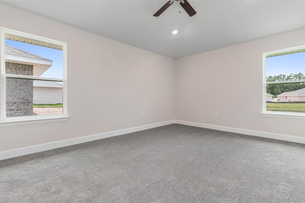 En Venta: $338,900 (4 camas, 2 baños, 1820 Pies cuadrados)