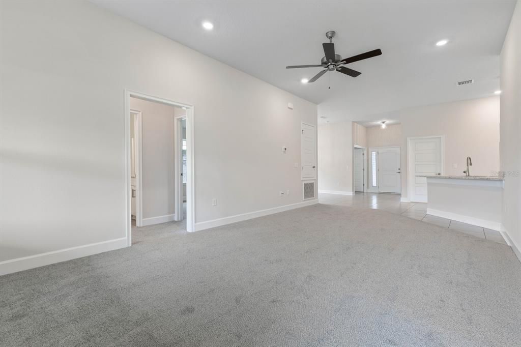 En Venta: $338,900 (4 camas, 2 baños, 1820 Pies cuadrados)