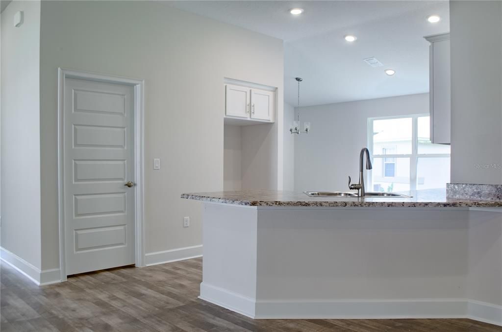 En Venta: $338,900 (4 camas, 2 baños, 1820 Pies cuadrados)