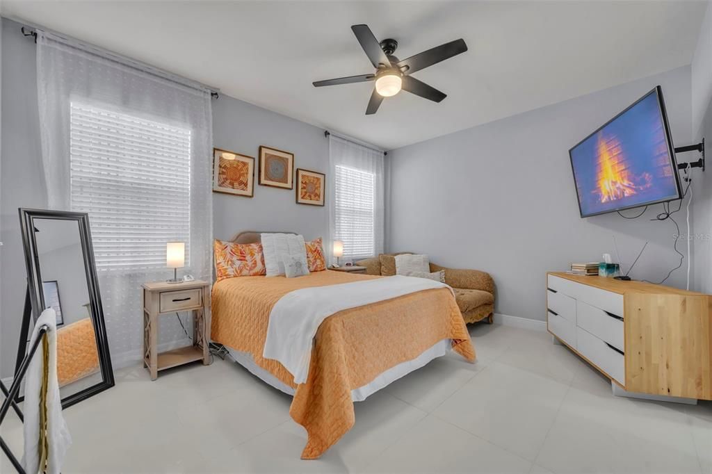 待售: $525,000 (4 贝兹, 2 浴室, 2052 平方英尺)