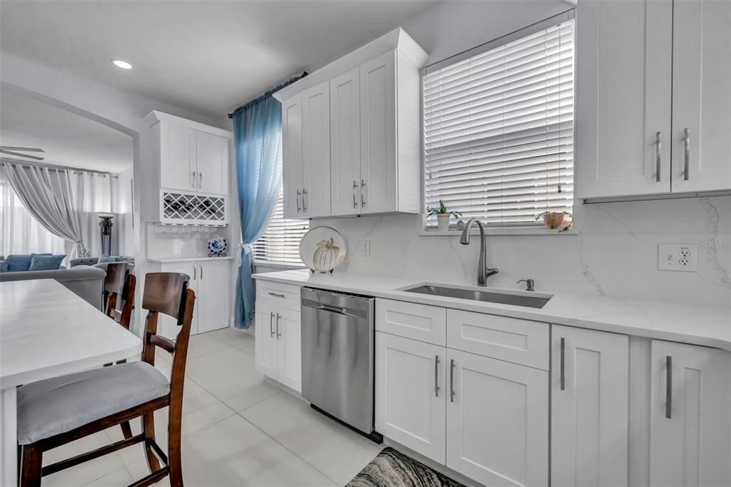 待售: $525,000 (4 贝兹, 2 浴室, 2052 平方英尺)