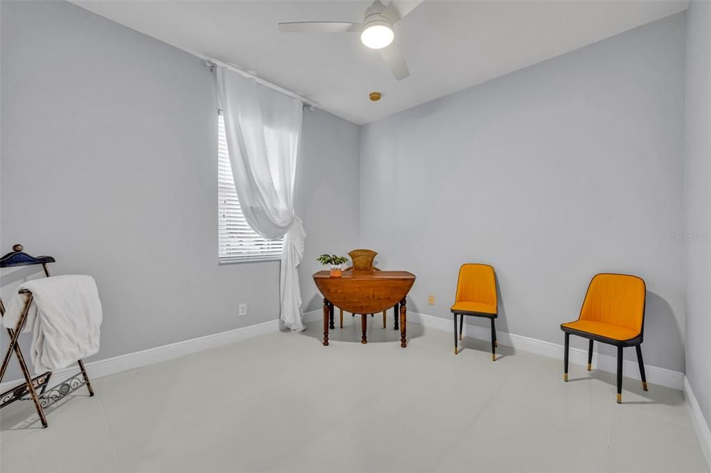 待售: $525,000 (4 贝兹, 2 浴室, 2052 平方英尺)