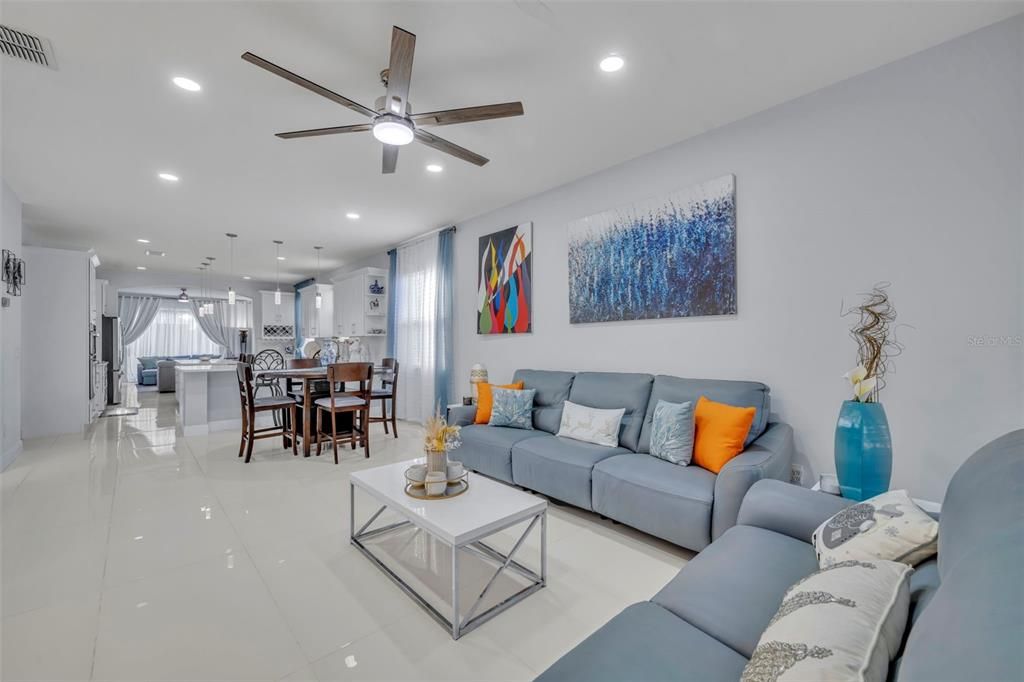 待售: $525,000 (4 贝兹, 2 浴室, 2052 平方英尺)