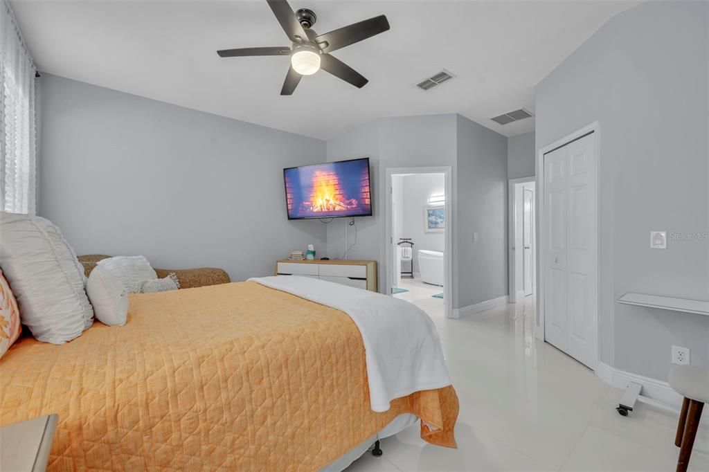 待售: $525,000 (4 贝兹, 2 浴室, 2052 平方英尺)