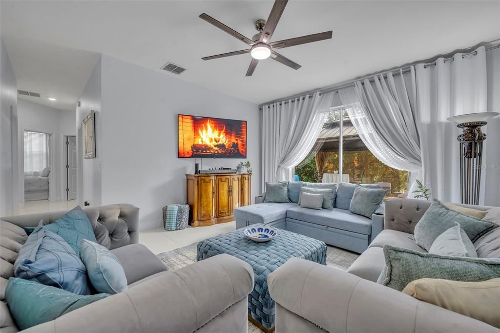 待售: $525,000 (4 贝兹, 2 浴室, 2052 平方英尺)