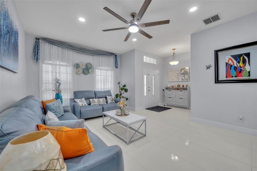 待售: $525,000 (4 贝兹, 2 浴室, 2052 平方英尺)