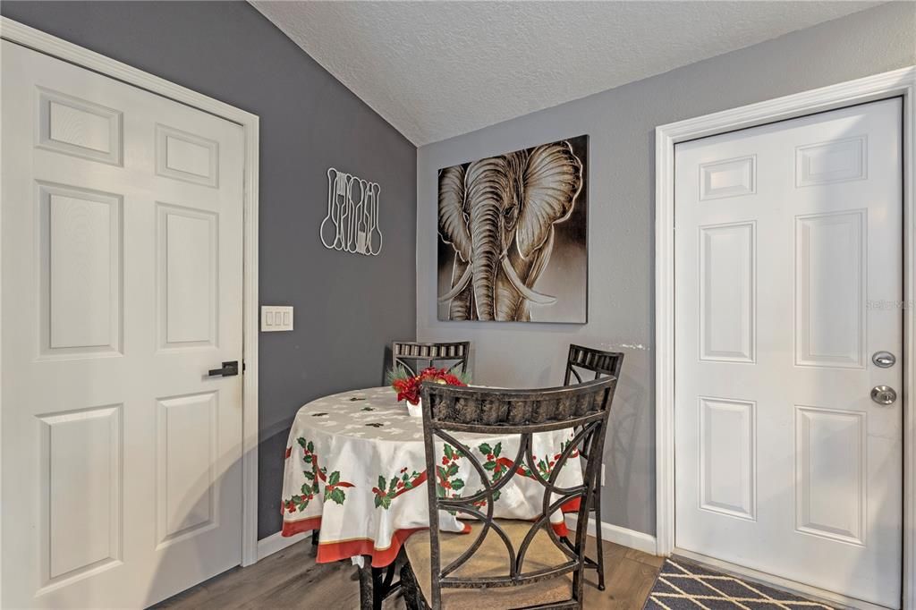 На продажу: $310,000 (3 спален, 2 ванн, 1176 Квадратных фут)