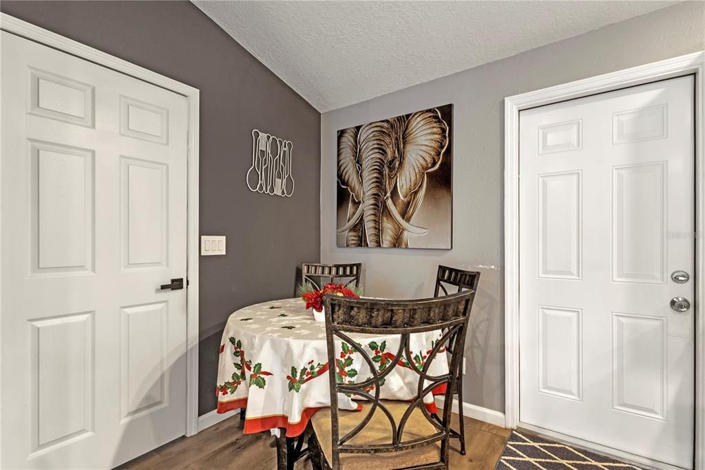 На продажу: $310,000 (3 спален, 2 ванн, 1176 Квадратных фут)