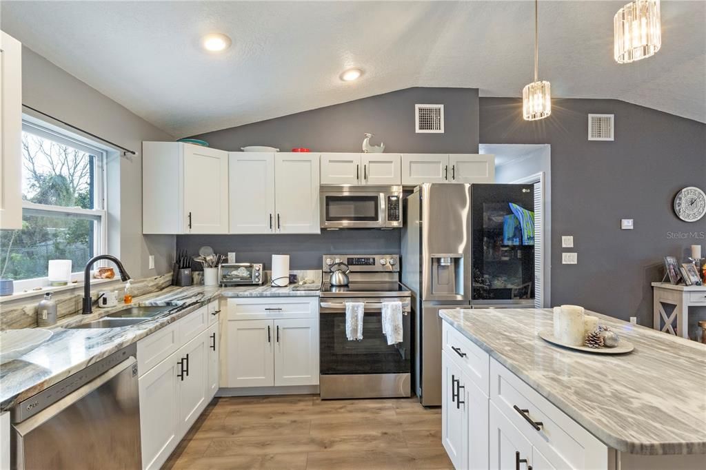 На продажу: $310,000 (3 спален, 2 ванн, 1176 Квадратных фут)