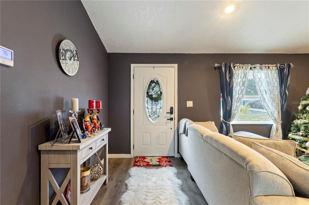 На продажу: $310,000 (3 спален, 2 ванн, 1176 Квадратных фут)