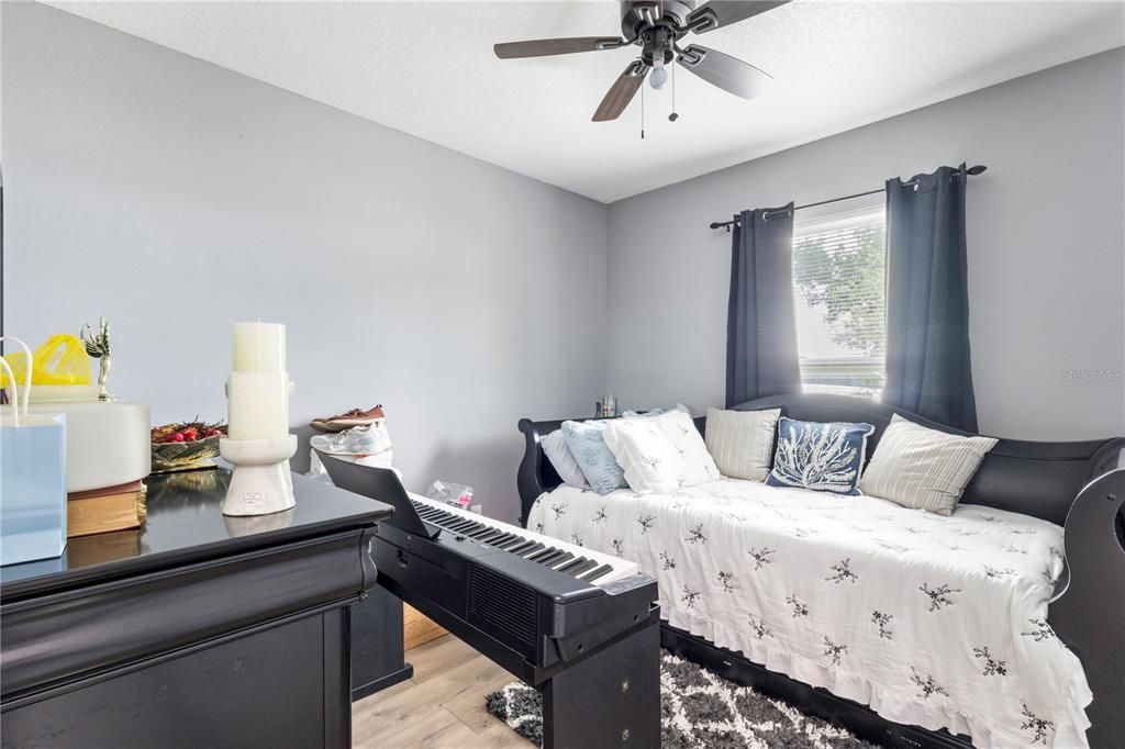 На продажу: $310,000 (3 спален, 2 ванн, 1176 Квадратных фут)