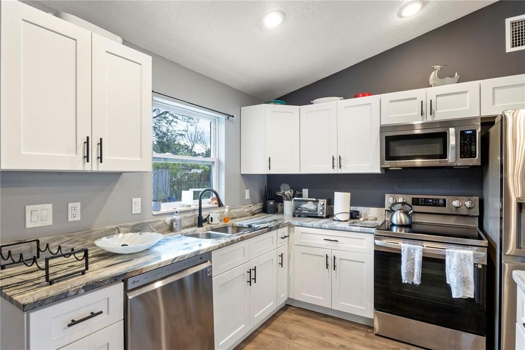 На продажу: $310,000 (3 спален, 2 ванн, 1176 Квадратных фут)