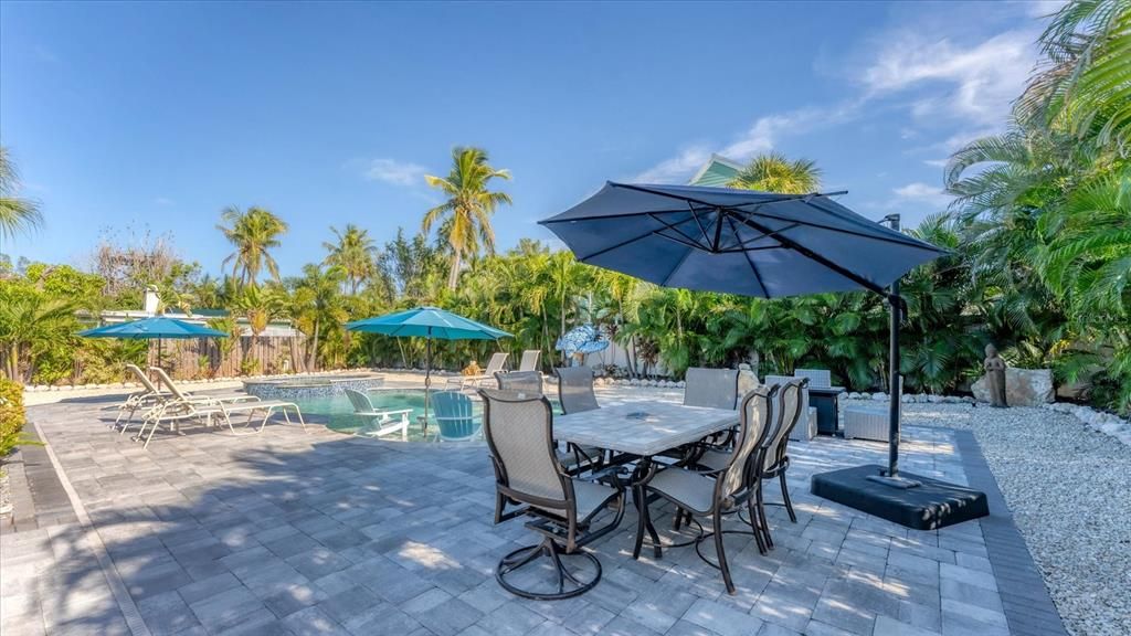 For Sale: $1,995,000 (3 beds, 3 baths, 1421 Square Feet)