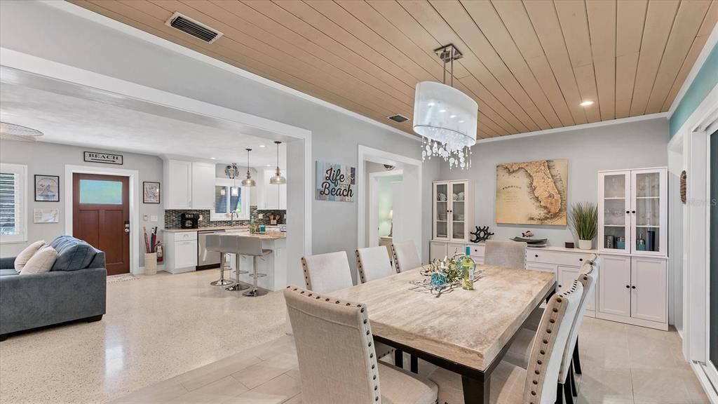 For Sale: $1,995,000 (3 beds, 3 baths, 1421 Square Feet)