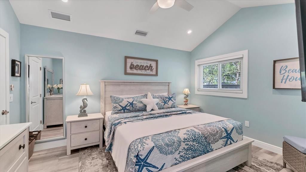 For Sale: $1,995,000 (3 beds, 3 baths, 1421 Square Feet)