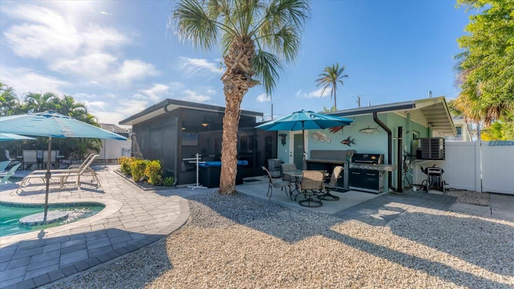 For Sale: $1,995,000 (3 beds, 3 baths, 1421 Square Feet)