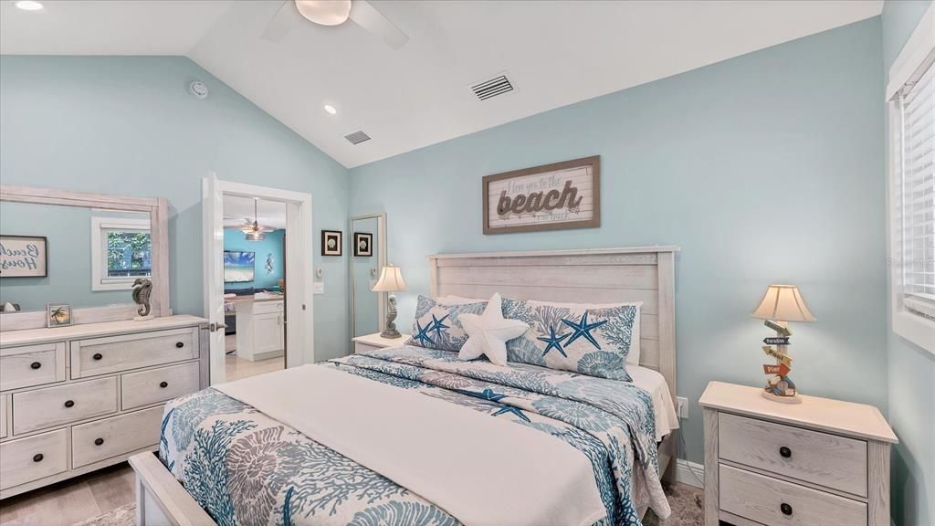 For Sale: $1,995,000 (3 beds, 3 baths, 1421 Square Feet)