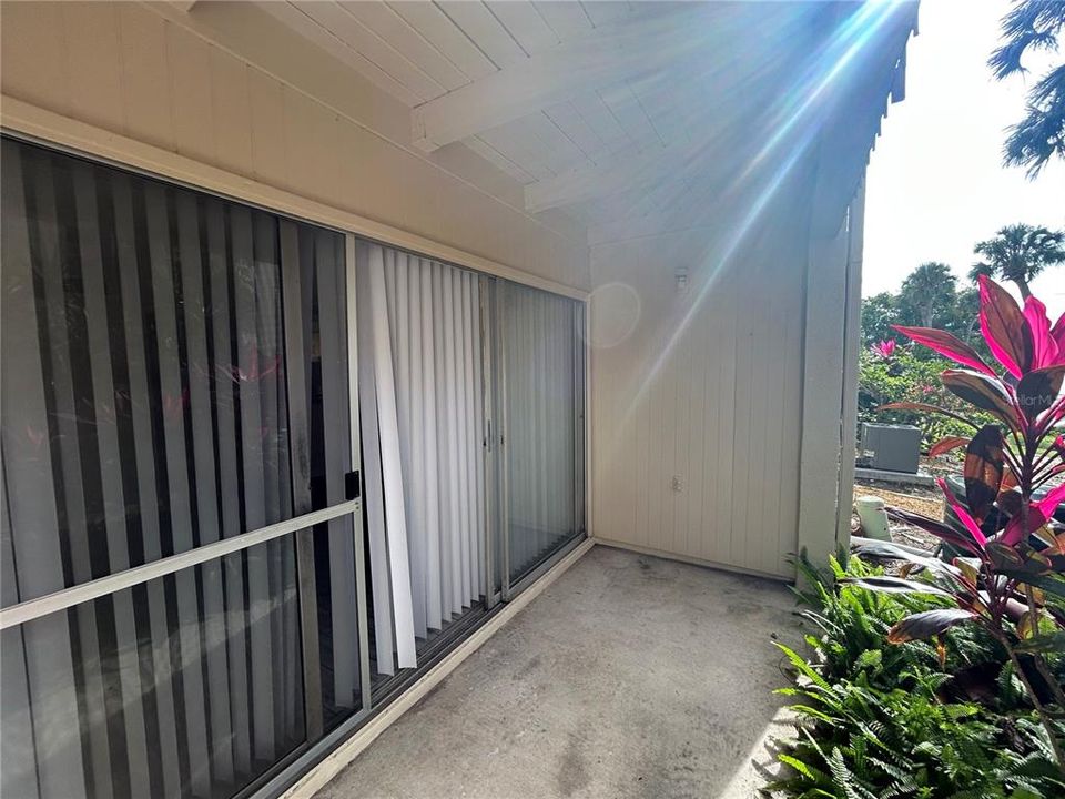 出租: $1,100 (1 贝兹, 1 浴室, 581 平方英尺)