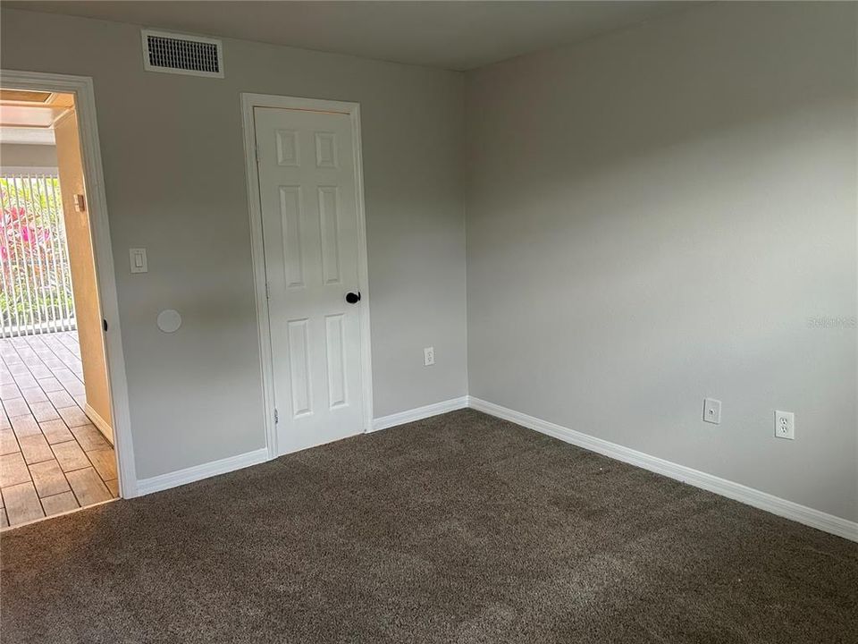 出租: $1,100 (1 贝兹, 1 浴室, 581 平方英尺)