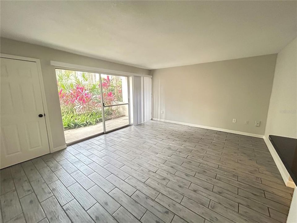 出租: $1,100 (1 贝兹, 1 浴室, 581 平方英尺)