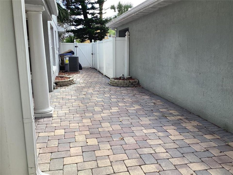 For Rent: $2,600 (4 beds, 2 baths, 1839 Square Feet)