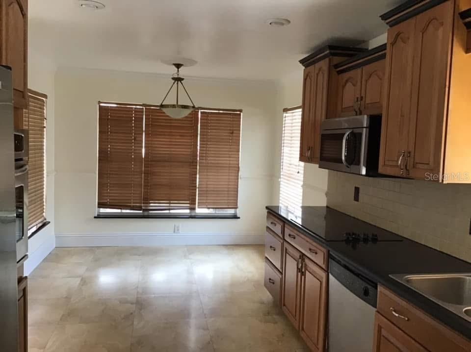 For Rent: $2,600 (4 beds, 2 baths, 1839 Square Feet)