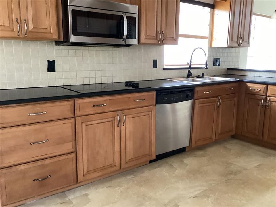 For Rent: $2,600 (4 beds, 2 baths, 1839 Square Feet)