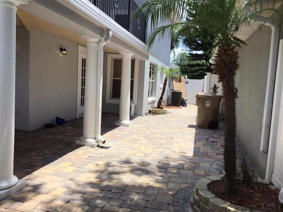 For Rent: $2,600 (4 beds, 2 baths, 1839 Square Feet)