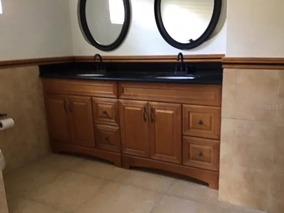 For Rent: $2,600 (4 beds, 2 baths, 1839 Square Feet)