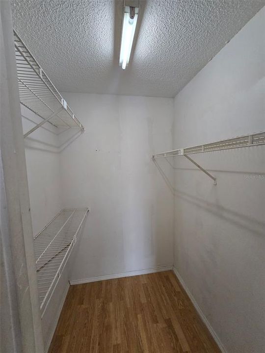 For Rent: $1,225 (1 beds, 1 baths, 712 Square Feet)