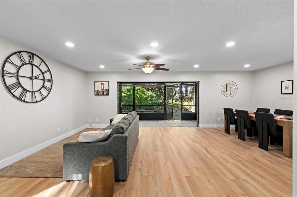 На продажу: $349,900 (3 спален, 2 ванн, 1564 Квадратных фут)