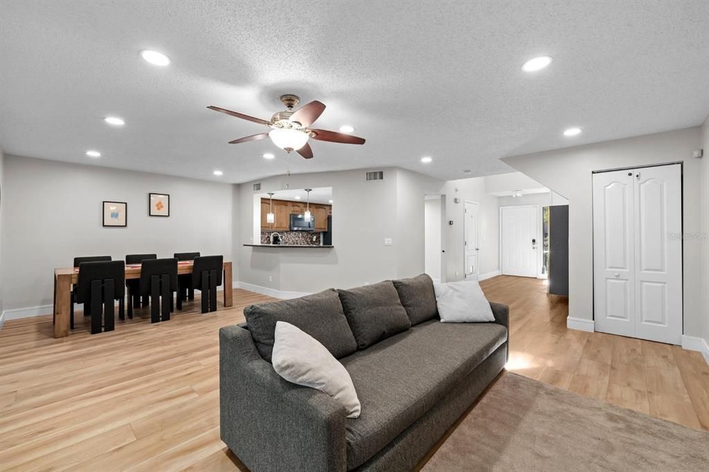 На продажу: $349,900 (3 спален, 2 ванн, 1564 Квадратных фут)