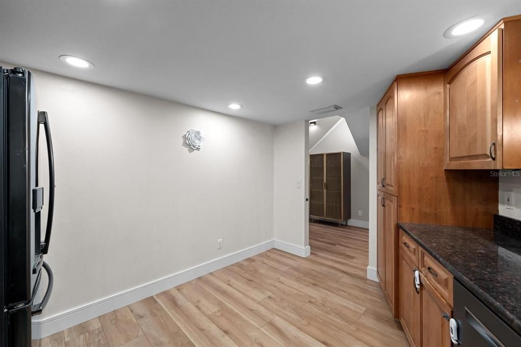 На продажу: $349,900 (3 спален, 2 ванн, 1564 Квадратных фут)