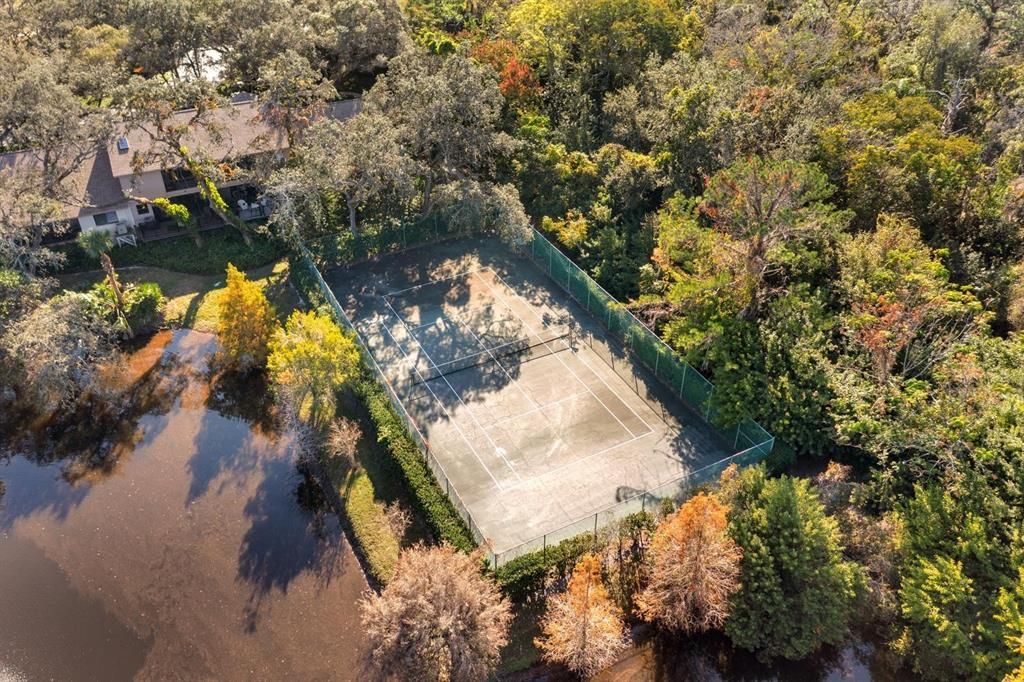 На продажу: $349,900 (3 спален, 2 ванн, 1564 Квадратных фут)