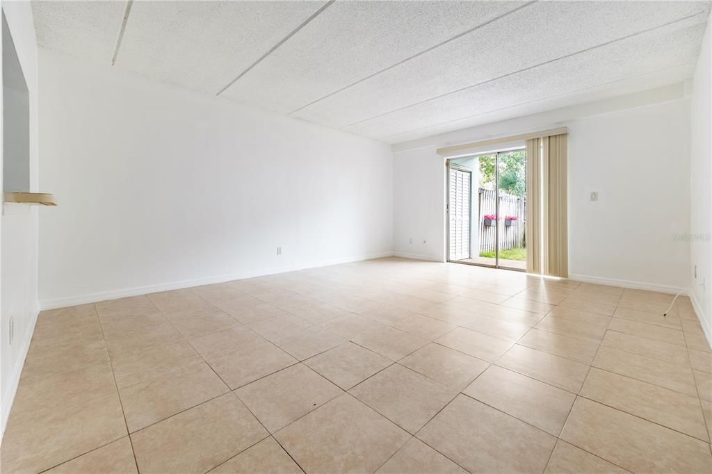 待售: $129,900 (1 贝兹, 1 浴室, 742 平方英尺)