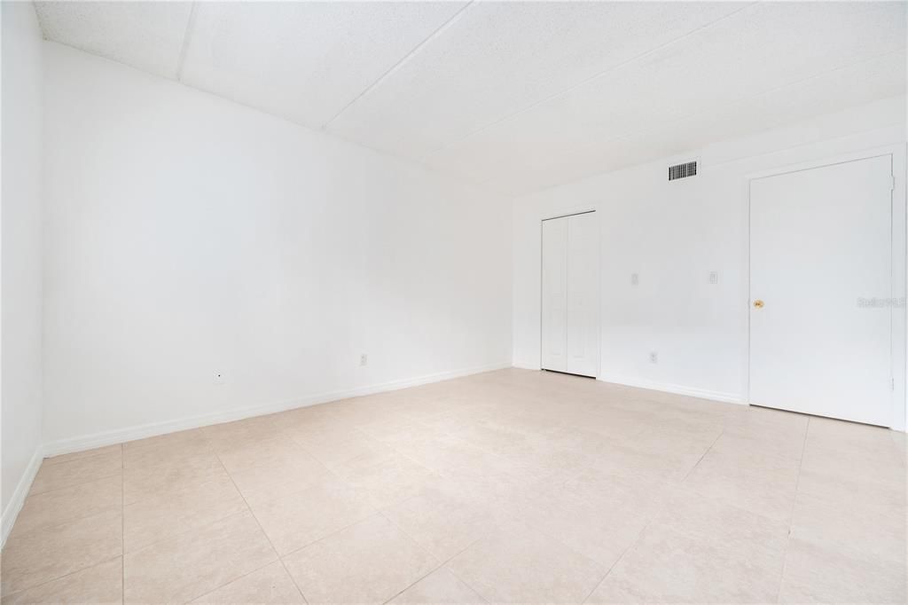 待售: $129,900 (1 贝兹, 1 浴室, 742 平方英尺)